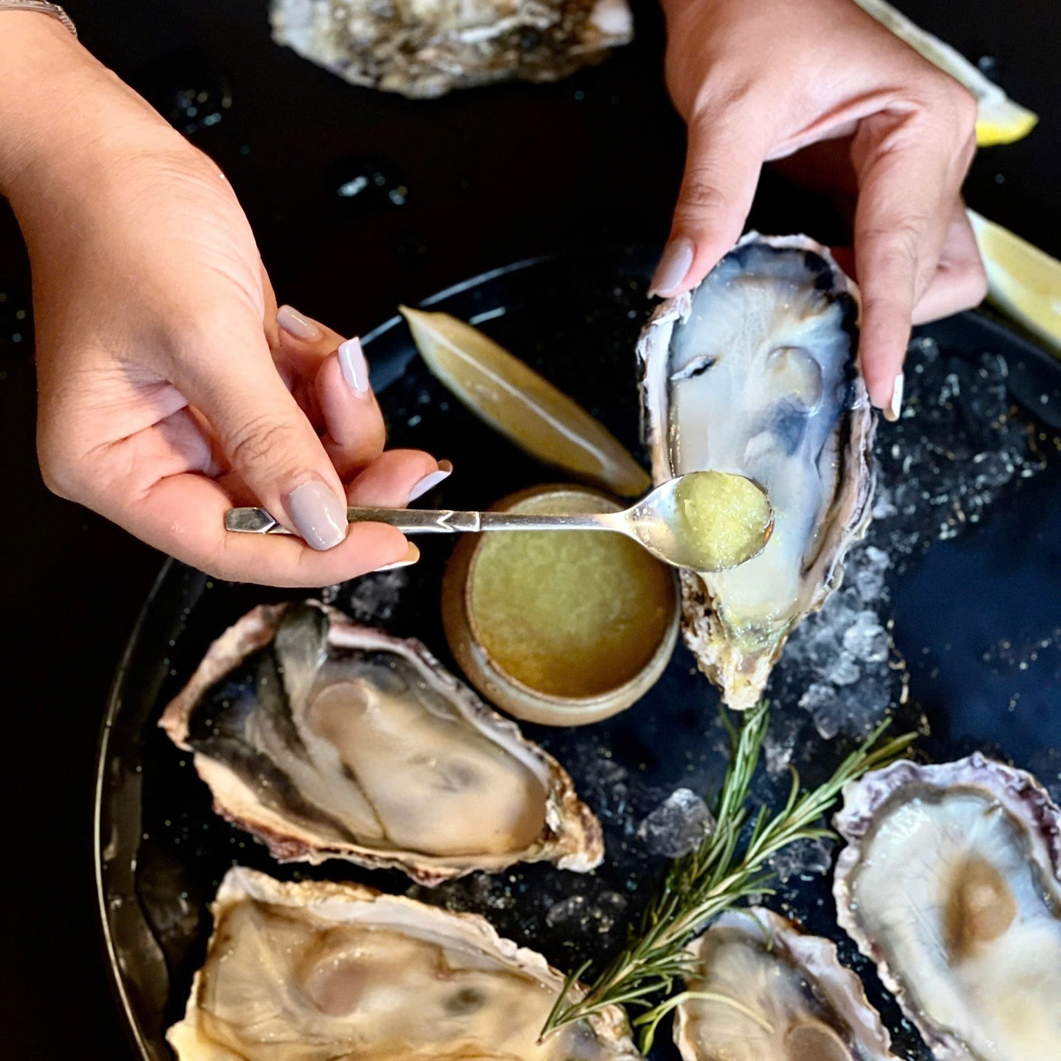 BUBBLES & OYSTERS — photo 4