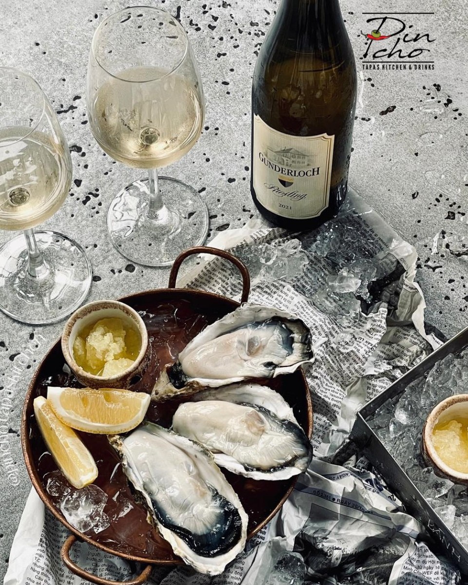 BUBBLES & OYSTERS