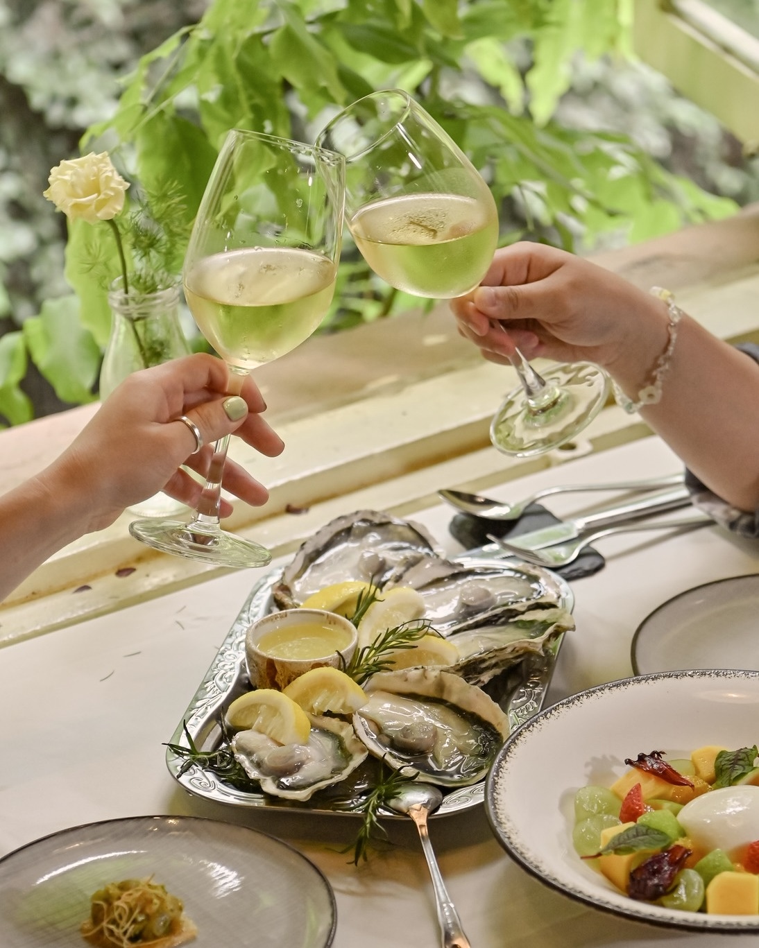 THE COOLEST PAIR THIS SUMMER