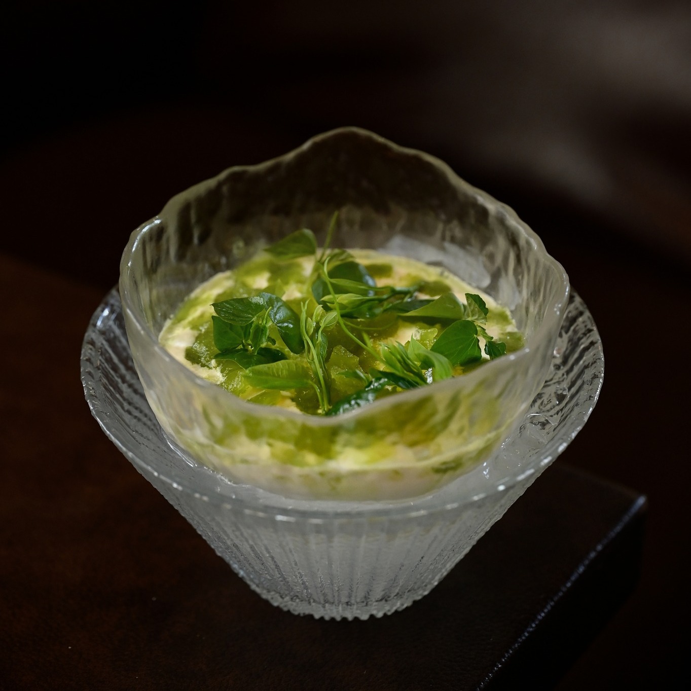 A TABLE IN THE MIDDLE OF THE DAY — photo 4