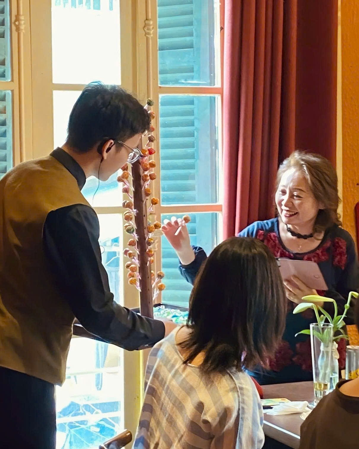 HOLIDAY AT THE TABLE