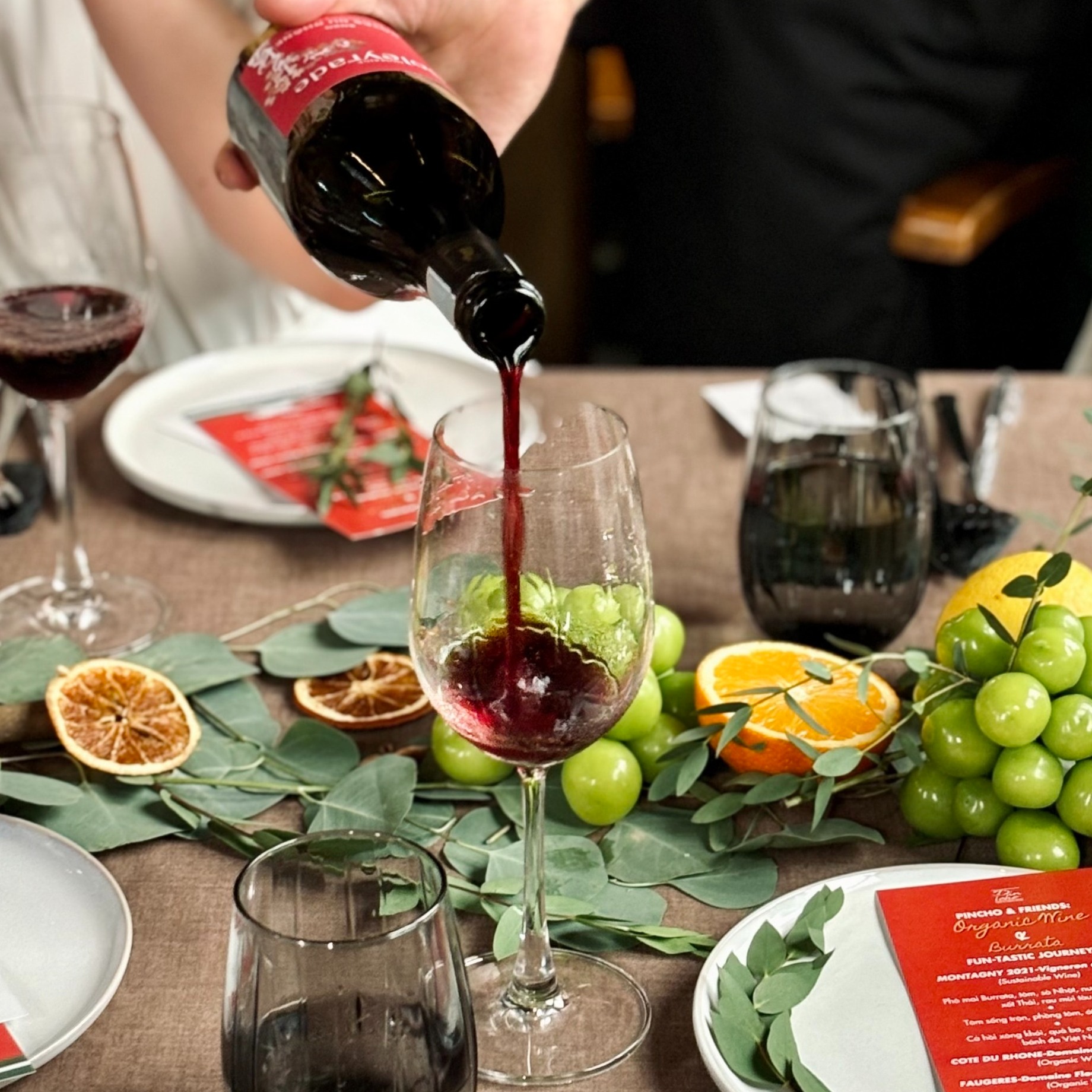 A TABLE FOR REUNION LUNCH — photo 4