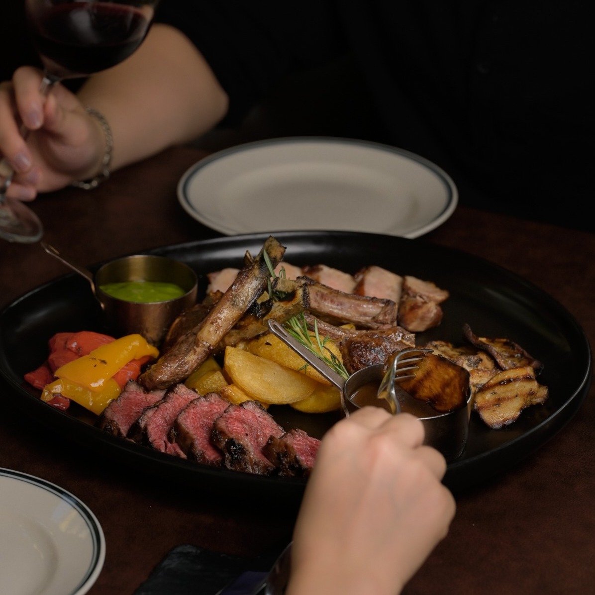 THE HEAT OF MEAT — photo 3