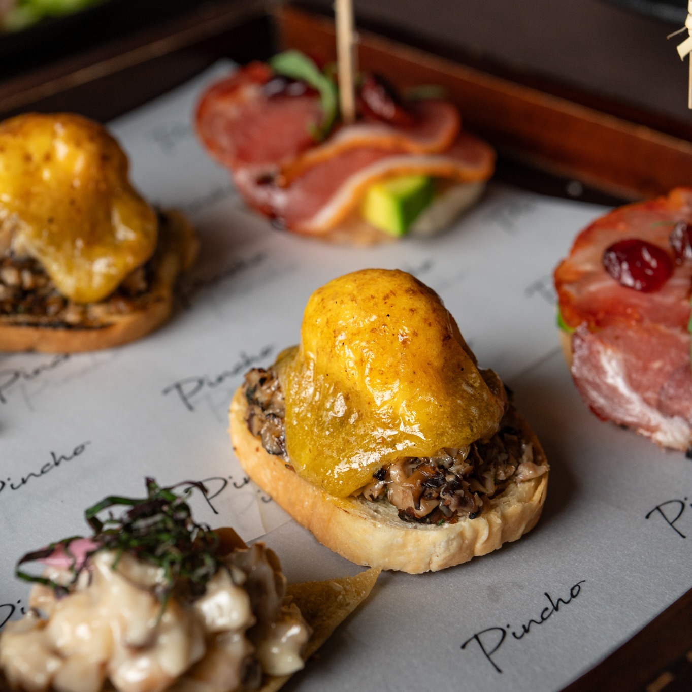 THE WEEKEND TABLE — photo 4