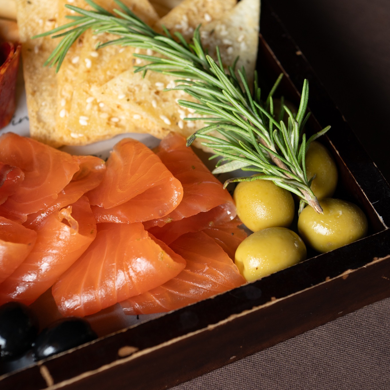 THE WEEKEND TABLE — photo 2