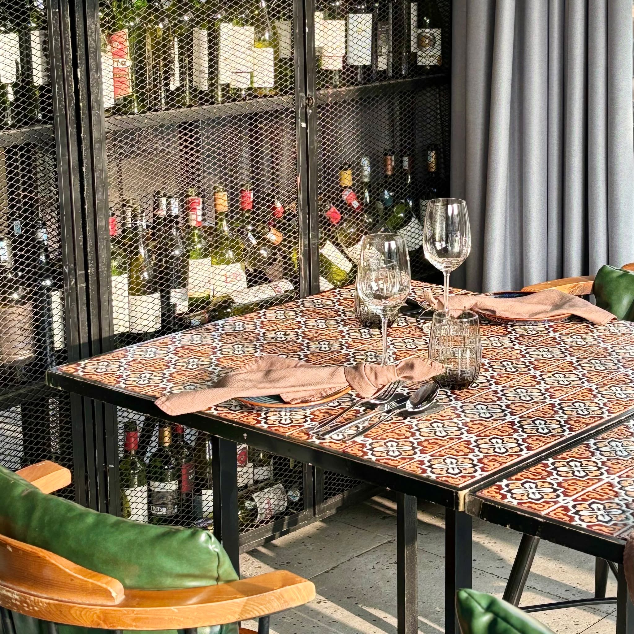 A BRIGHT ESCAPE UPSTAIRS — photo 3