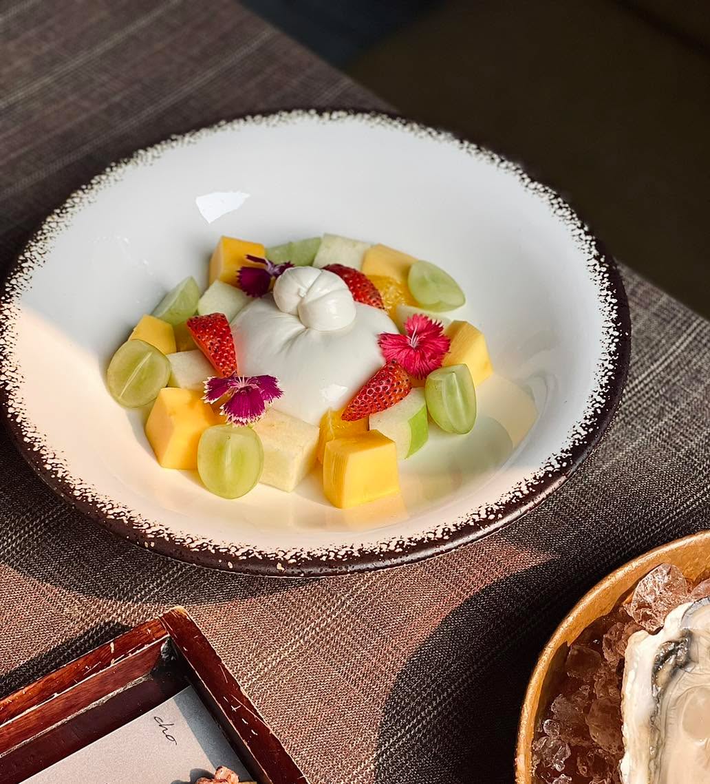 BEHIND THE PINCHO — photo 4